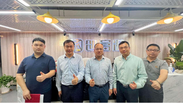 罗湖区科技创新局副局长戴泽桦一行莅临创富港共享办公空间调研考察