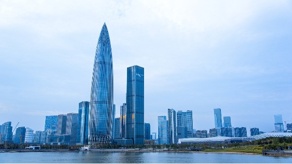 【转载自智谷趋势】比房价下跌更危险的事情，商铺转让、写字楼大量空置！有人却嗅出了巨大商机